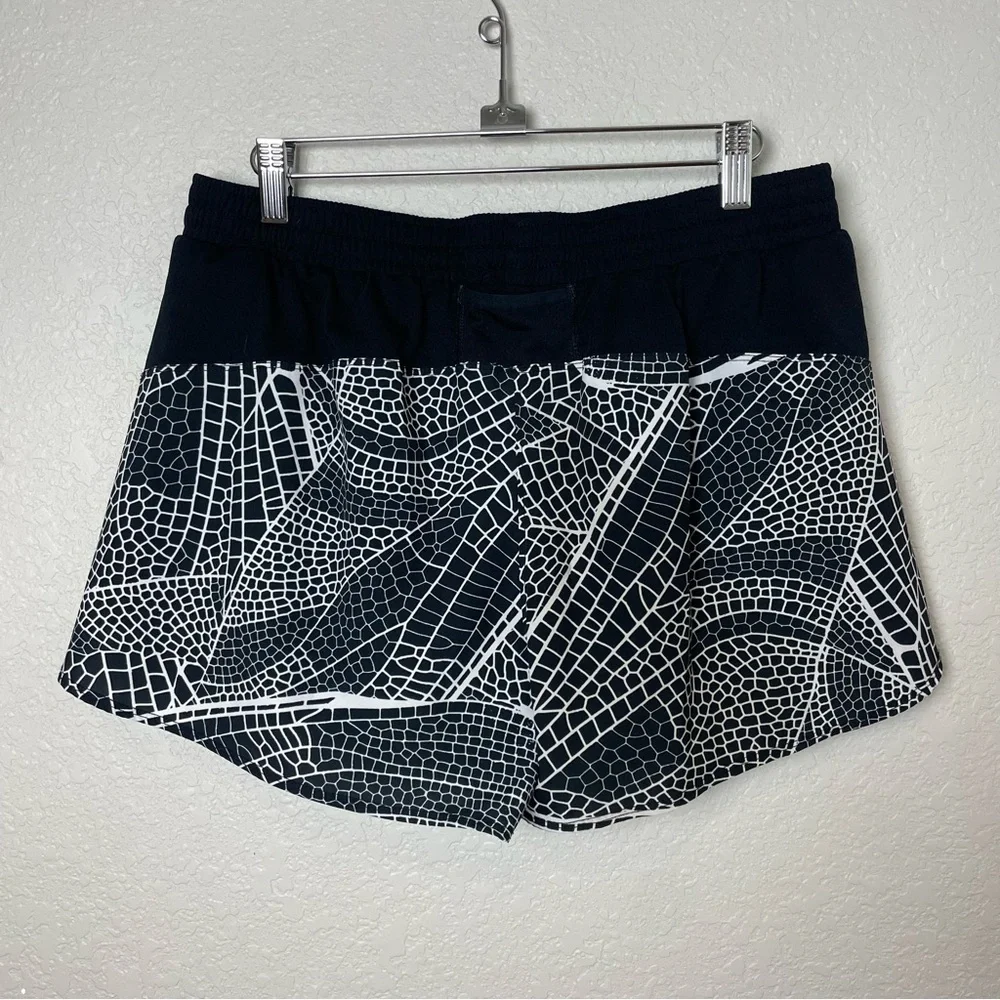 Champion Women's Black and White Patterned Workout Shorts Size L - Picture 6 of 8
